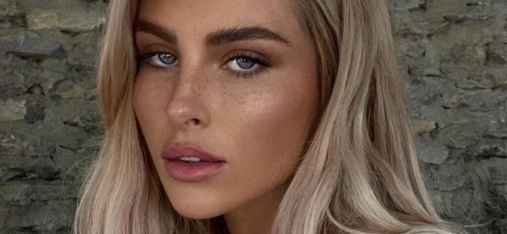 Tommy Paul's Girlfriend Paige Lorenze Shows Jaw-Dropping Bikini Look