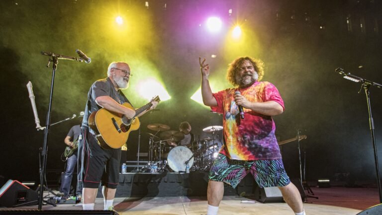 SAN DIEGO, CALIFORNIA - JUNE 26: Musicians Kyle Gass (L) and Jack Black of Tenacious D perform on stage at Cal Coast Credit Union Open Air Theatre on June 26, 2022 in San Diego, California. (Photo by Daniel Knighton/Getty Images)