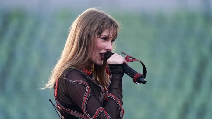 MUNICH, GERMANY - JULY 27: EDITORIAL USE ONLY. NO BOOK COVERS. Taylor Swift performs onstage during "Taylor Swift 