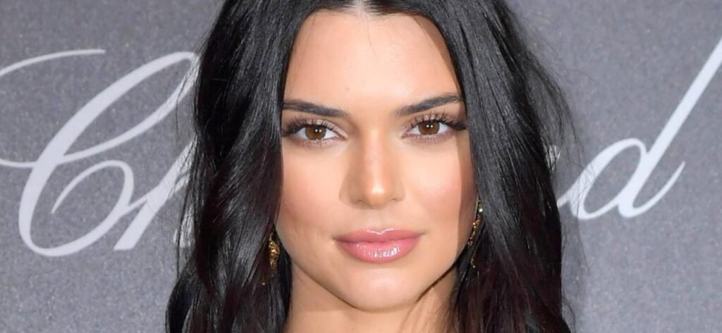 Kendall Jenner In String Bikini Supports Team USA With A Mirror View