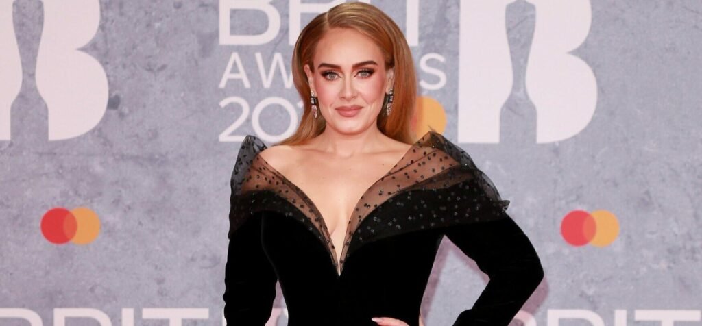 Adele Amuses Crowd At Her Concert By 'Twerking' While Fixing A Wardrobe Malfunction