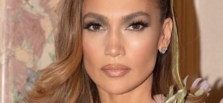 Jennifer Lopez Braless In Pigtails Told Look Is 'Embarrassing'