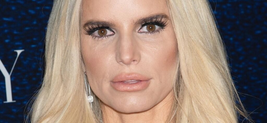 Jessica Simpson Receives 'Bullying' Comments In Braless Bodysuit