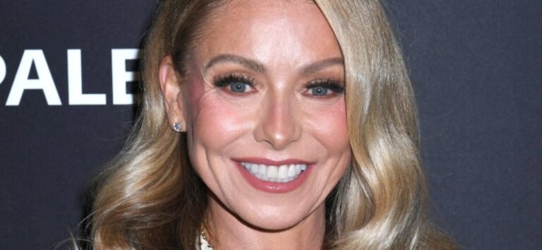 Kelly Ripa Wows Sunkissed In Bikini With Soaking Wet Hair