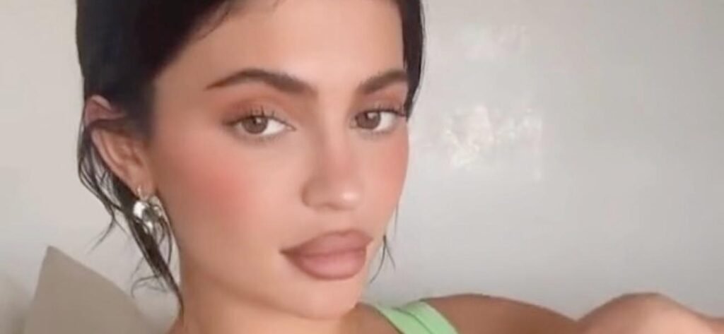 Kylie Jenner Highlights Hourglass Curves In Plunging Alo Yoga Spandex