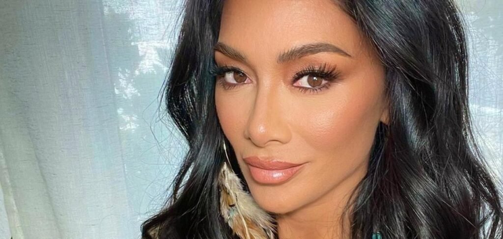 Nicole Scherzinger 'Looks Uncomfortable' Doing Bikini Yoga On A Volcano