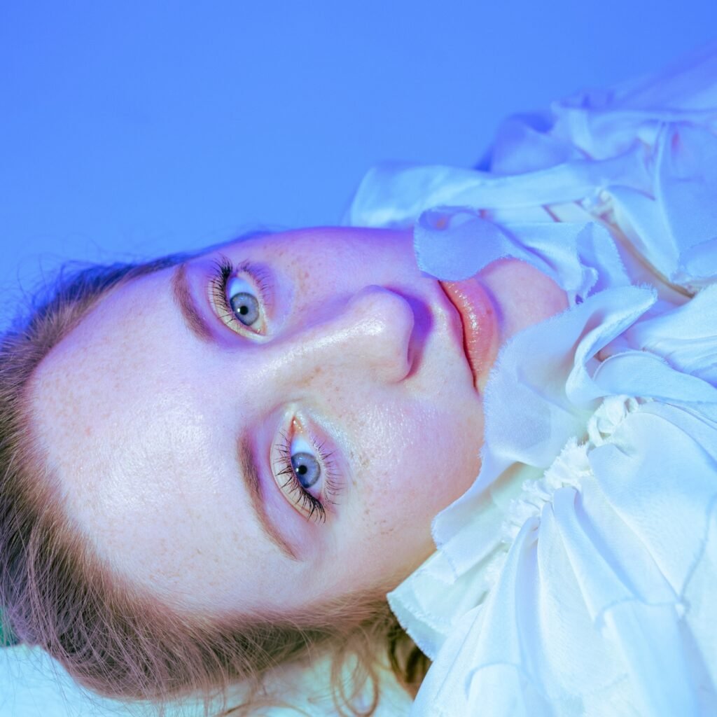 Olive Louise shares haunting and seductive video for "Greatness"