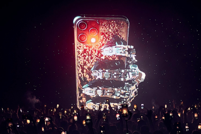 Are Smartphones Killing The Proper Dance Floor Experience?