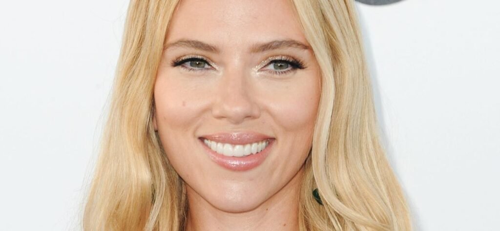 Scarlett Johansson Wows In Soaking Wet Swimsuit Poolside