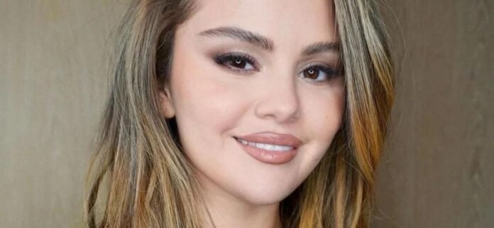 Selena Gomez Stuns In Frilly Mexico Bikini That's 'Not Flattering'