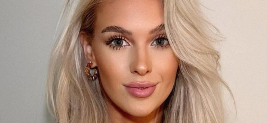 Veronika Rajek Sunkissed In Cheeky Swimsuit Offers 'Lifeguard Advice'