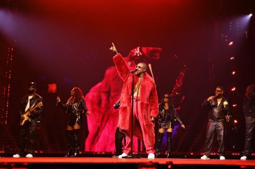 Usher returns to the stage after neck injury
