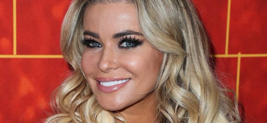 Carmen Electra Thrills In Glitter Heart-Shaped Underwear For Valentine's Day