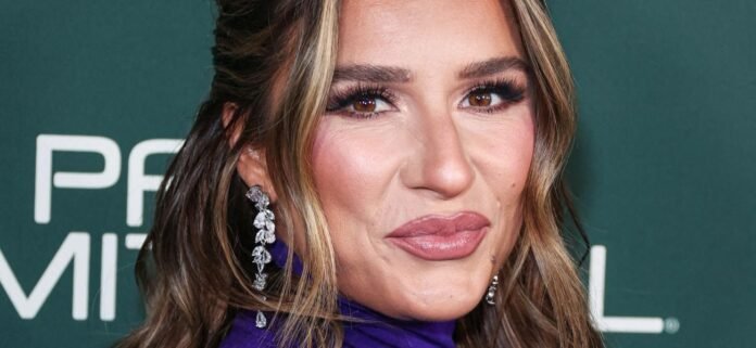 Jessie James Decker In Bikini And Heels Bullied Over 'Thick' Body