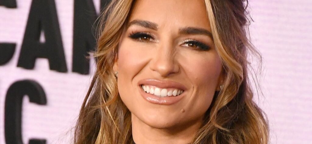 Jessie James Decker Celebrates Her 'Lemons' In Plunging Swimsuit