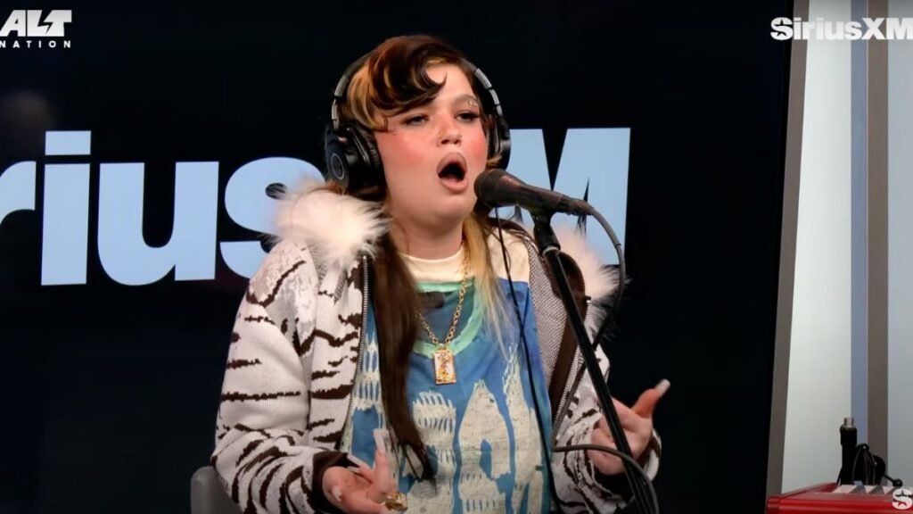 Lola Young Covers Arctic Monkeys’ “I Wanna Be Yours” for SiriusXM Alt Nation