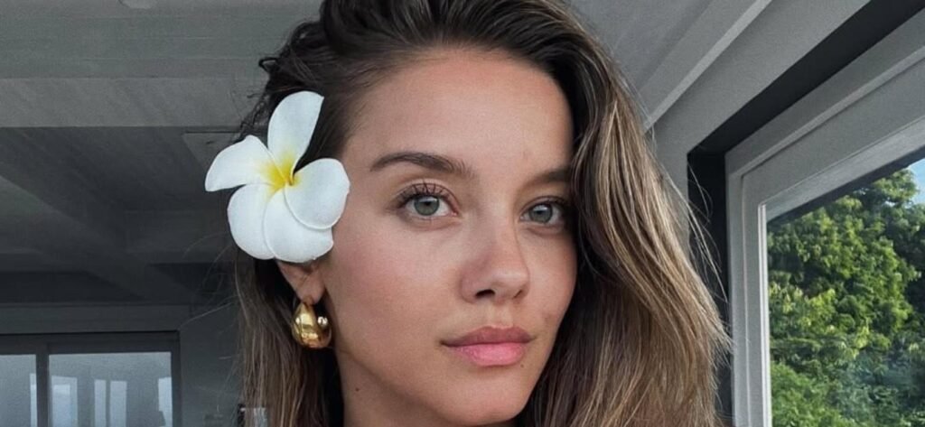 World Cup Winner Mats Hummels' GF Nicola Cavanis Stuns In Bikini Clips
