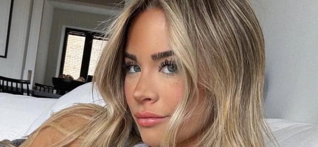 Emily Elizabeth Wows In ‘Postcard From Paradise’ Bikini Selfie