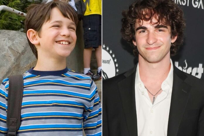 Zachary Gordon Catches Plane Passenger Watching Diary of a Wimpy Kid