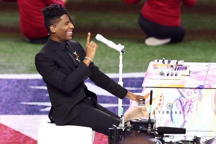 Celeb Attendees, Commercials, Halftime Show, Score and More Live Updates
