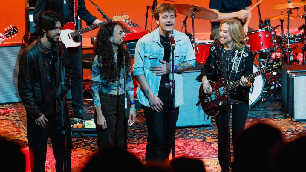 Sheryl Crow Supports Rising Artists Kyle Ray, Paula Prieto, Vincent Lima at Intimate Showcase: Review + Photos