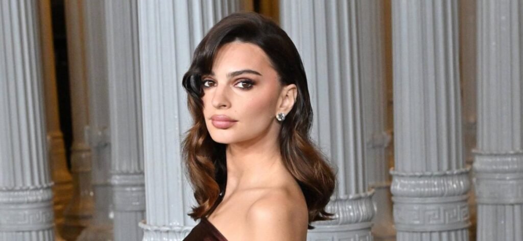Emily Ratajkowski Stuns In Glittering Green Bikini At Brazil’s Carnival