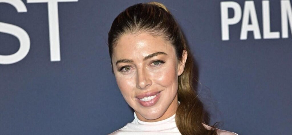 Tom Selleck’s Daughter Hannah Flaunts Athletic Bikini Body At The Beach