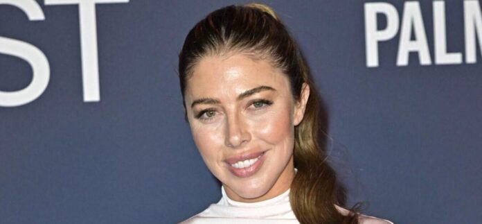Tom Selleck’s Daughter Hannah Flaunts Athletic Bikini Body At The Beach