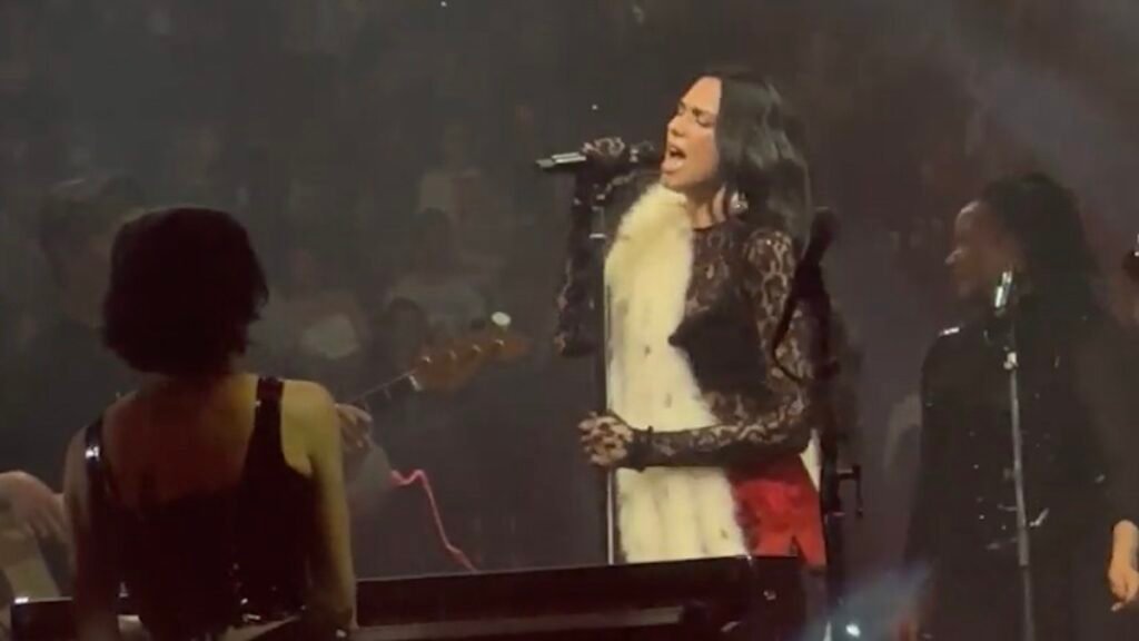 Dua Lipa Covers Natalie Imbruglia’s “Torn” During Melbourne Concert: Watch