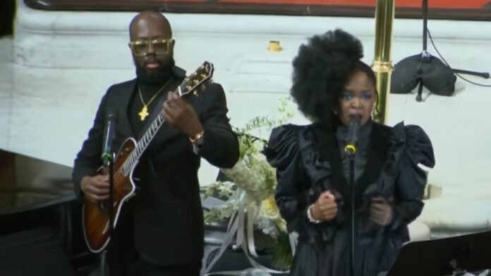 Fugees’ Lauryn Hill and Wyclef Jean Perform at Roberta Flack’s Memorial: Watch