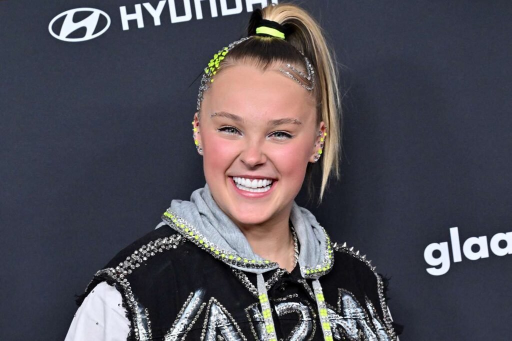 JoJo Siwa Is Selling $900 VIP Tour Tickets for Fans to Help Set Up the Show