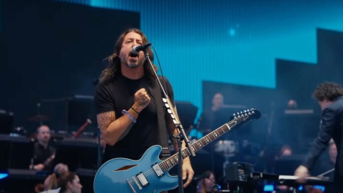 Dave Grohl Performs “Everlong” with LA Philharmonic at Coachella