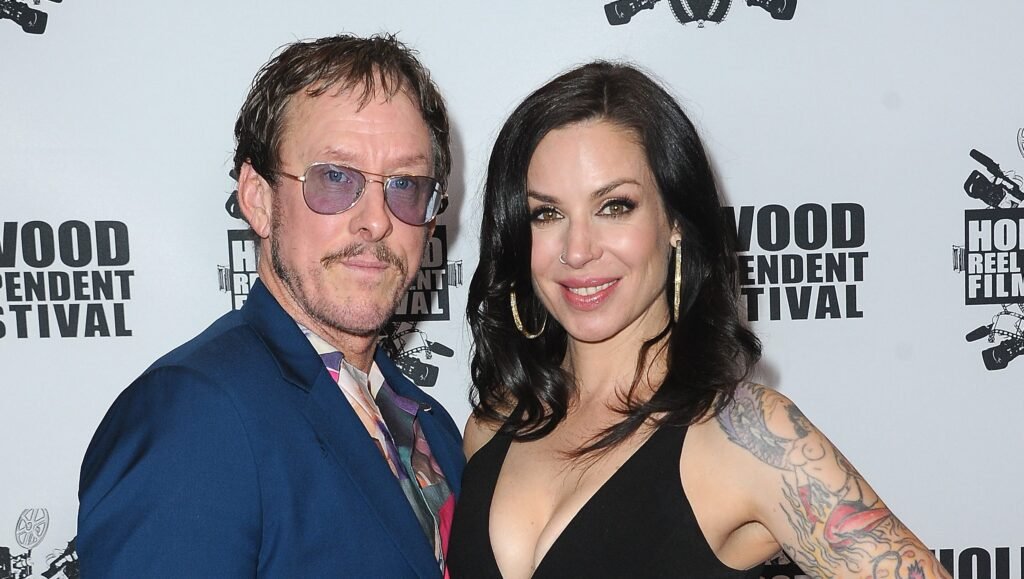 Scott Shriner Net Worth: Weezer Bassist’s Fortune