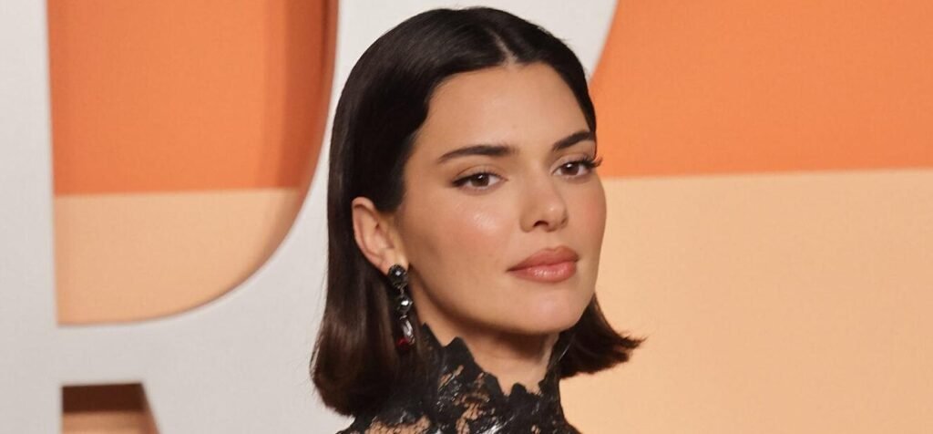 Kendall Jenner Bares Hourglass Body In Tiny Orange Bikini While Tanning