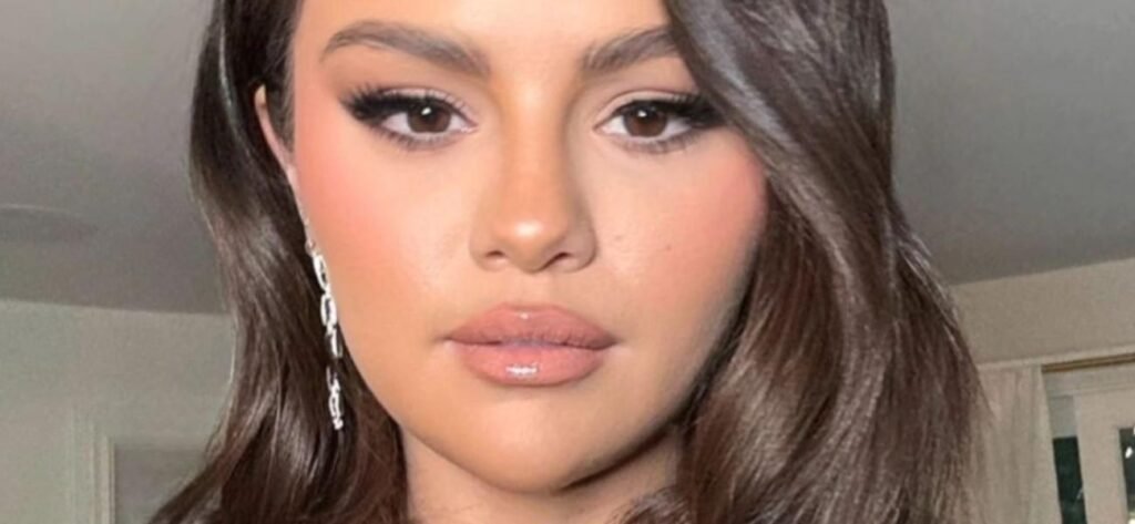 Selena Gomez Shows Her 'Woman's Figure' In Plunging Bikini On A Boat