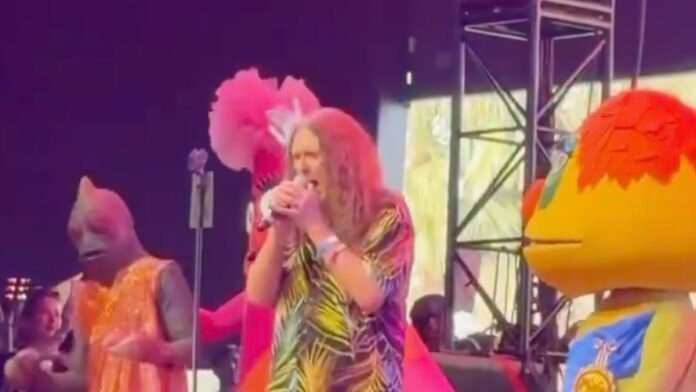”Weird Al“ Yankovic Makes His Coachella Debut with Yo Gabba Gabba!
