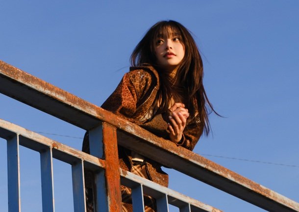 Song Review: Chuu – Only Cry In The Rain