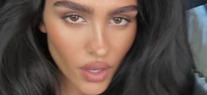 Amelia Hamlin Told Naked Shower Photo Lacks 'Self-Respect'