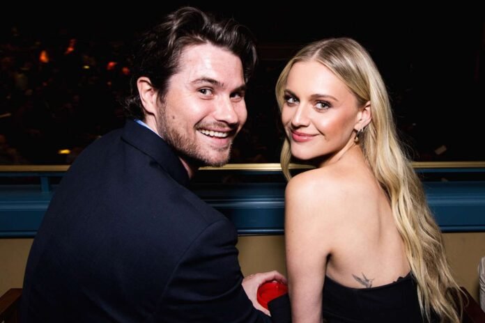 Kelsea Ballerini and Chase Stokes Are Accomplishing Their Couple Goals by ‘Laying in Bed’