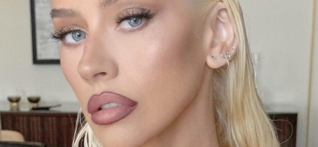 Christina Aguilera Worries With 'Chest Ribs' In Braless Dress Showing Staggering Weight Loss
