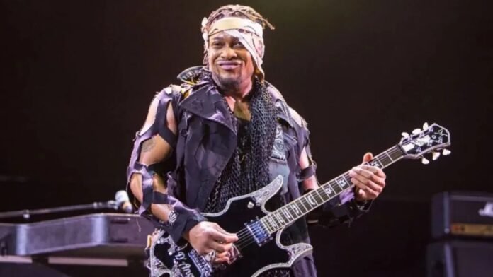 D’Angelo Cancels Comeback Performance at Roots Picnic Due to “Unforeseen” Medical Issue
