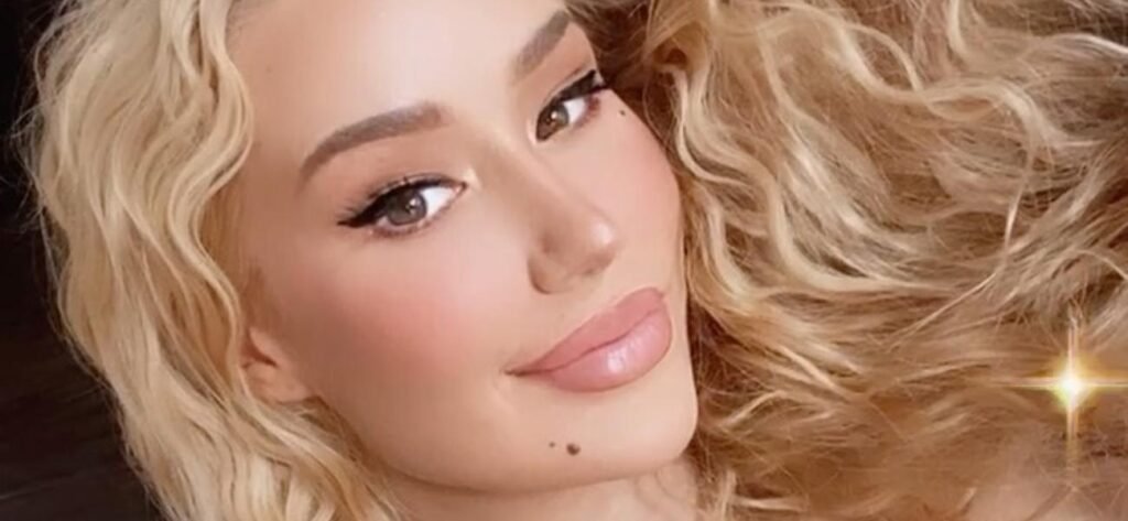 Iggy Azalea Flaunts Thick Thighs In 'Lazy Sunday' Underwear