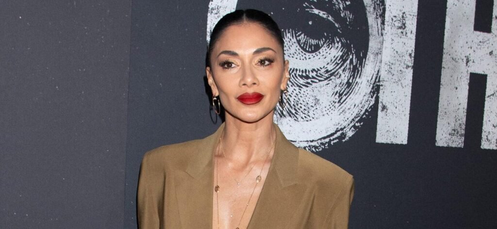 Nicole Scherzinger Poses Up A Storm In Bandeau Bikini While At The Beach