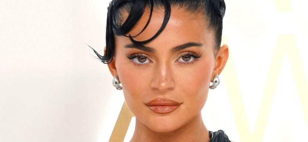Kylie Jenner Proves Less Is More In Jaw-Dropping Beachside Moments