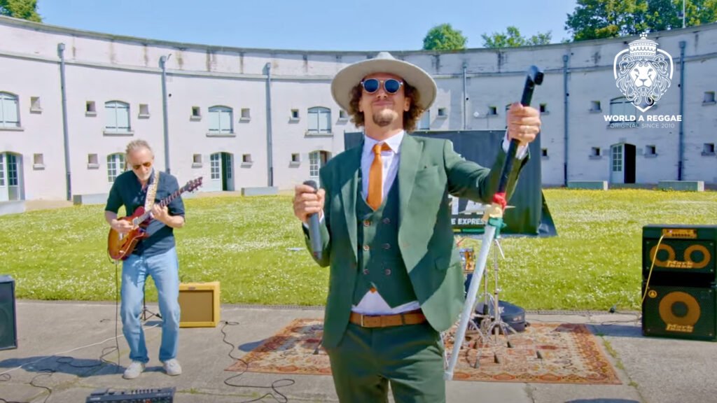 You Made Me Smile – Mr. Ital & The Pineapple Express (Music Video)