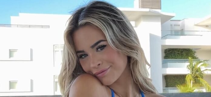 Emily Elizabeth Rings In Her 27th Birthday In A Very Tiny Striped Bikini