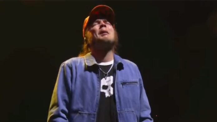 Billy Strings Dedicates Concert to Mother Hours After Her Death