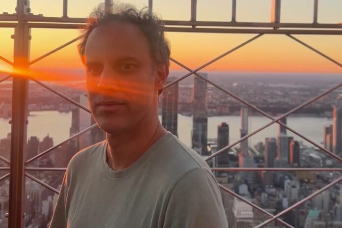 Four Tet Samples 90s Folk On New Single, “Into Dust (Still Falling)”