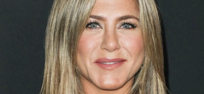 Jennifer Aniston Celebrates 'Long Weekend' With String Bikini And Pool
