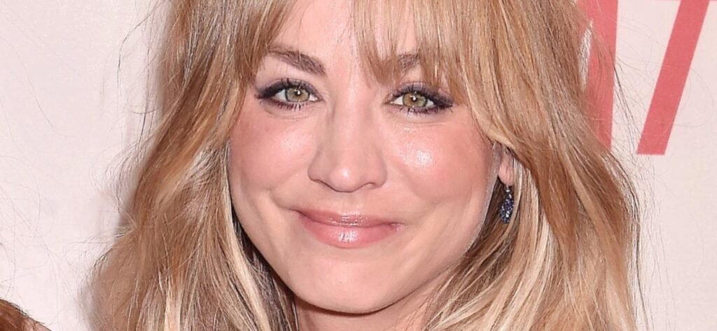 Kaley Cuoco 'Absolutely Stunning' In Plunging Bikini While Poolside